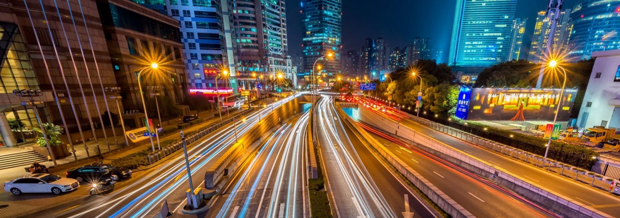 timelapse-photography-of-vehicle-on-concrete-road-near-in-169677-c1940b83 imagem